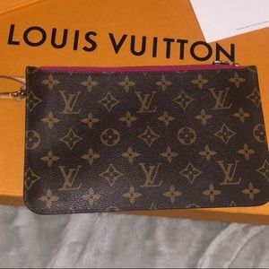 AUTHENTIC LOUIS Vuitton POCHETTE
